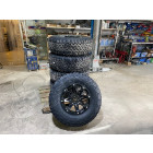 Pack de 5 roues complètes (montées et équilibrées) en 285/70R17 - entraxe: 5x127 - ET: -12 avec pneumatiques mixtes