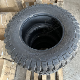 Lot de 5 pneus BF Goodrich MUD KM2 - 255/75R17 - 1 pneu neuf avec les picots - 4 pneus à 35% à 40% d’usure
